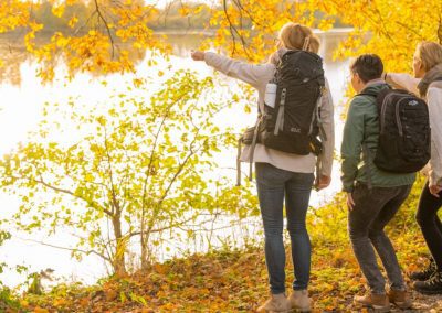 Foto Wandernde am Borner See im Herbst