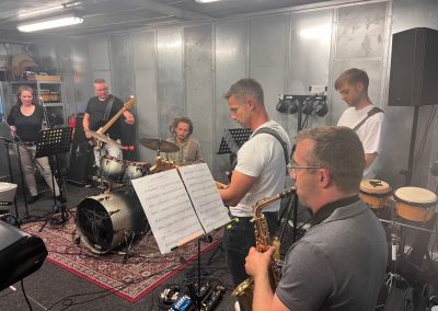 Band Geneth bei der Probe in der Burg Brüggen