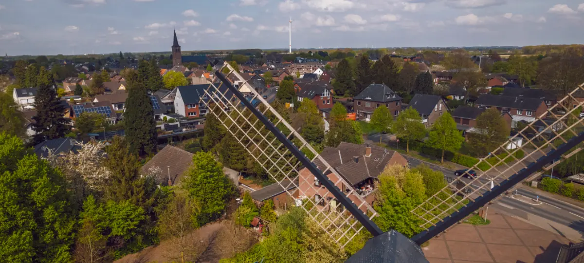 Foto Homebildschirm Brachter Mühle im Frühling